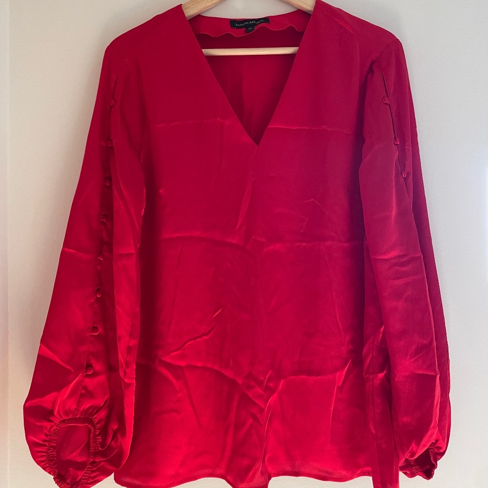 Banana Republic V Neck Button Sleeve Top Red Size Medium - Picture 2 of 6